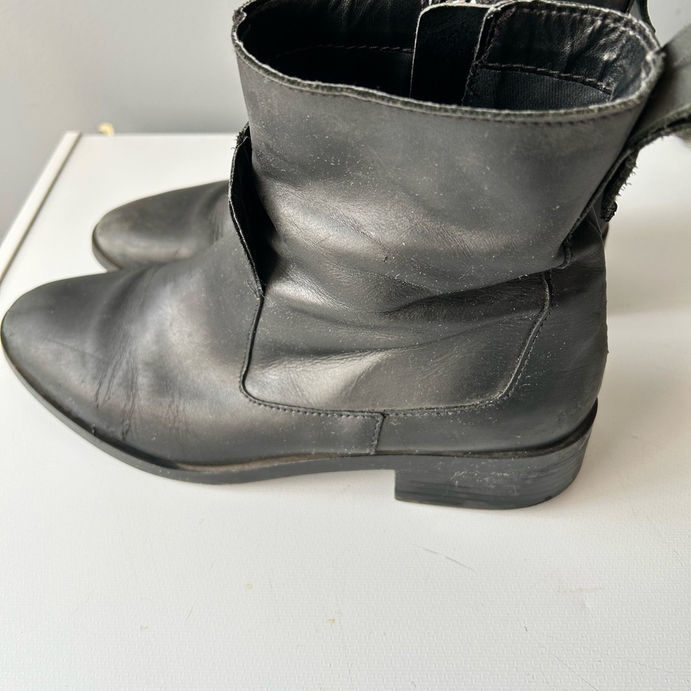 [9] Zara Black Causal Booties